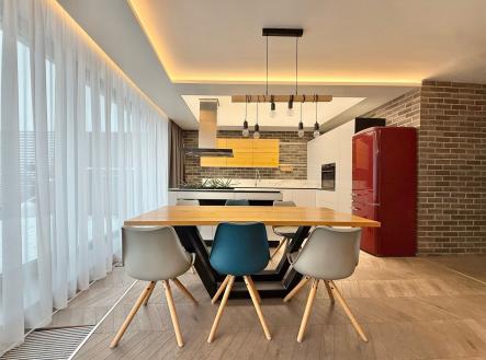 . | Pronájem bytu, 3+kk, 98 m²