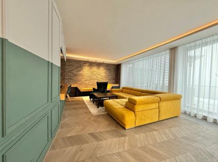 . | Pronájem bytu, 3+kk, 98 m²