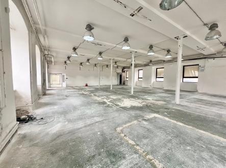 . | Pronájem - obchodní prostor, 735 m²