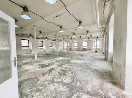 . | Pronájem - kanceláře, 400 m²