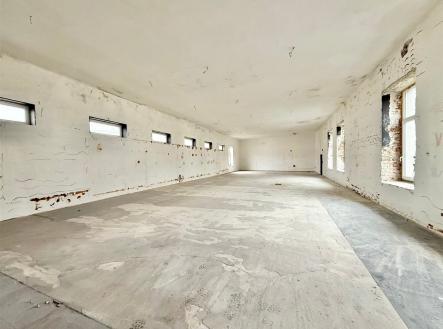 . | Pronájem - skladovací prostor, 1 500 m²