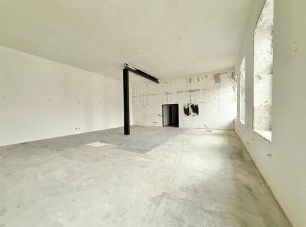 . | Pronájem - skladovací prostor, 1 500 m²