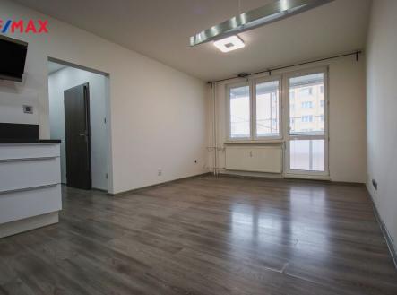 obývací pokoj s kuchyňskou linkou | Pronájem bytu, 2+kk, 40 m²