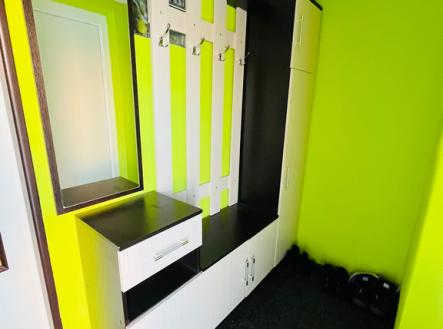 Vstupní  zádveří. | Prodej - dům/vila, 150 m²