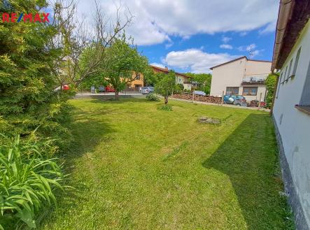 zahrada před domem | Prodej - dům/vila, 90 m²