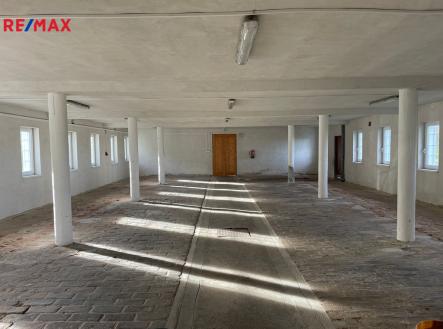 2-foto-hala.jpg | Pronájem - skladovací prostor, 182 m²