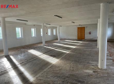 3-foto-hala.jpg | Pronájem - skladovací prostor, 182 m²