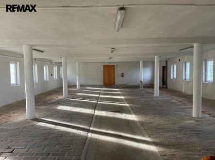 2-foto-hala.jpg | Pronájem - skladovací prostor, 182 m²