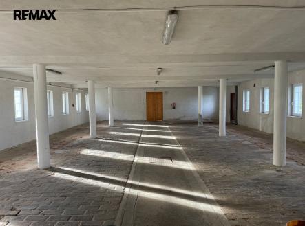 2-foto-hala.jpg | Pronájem - skladovací prostor, 182 m²