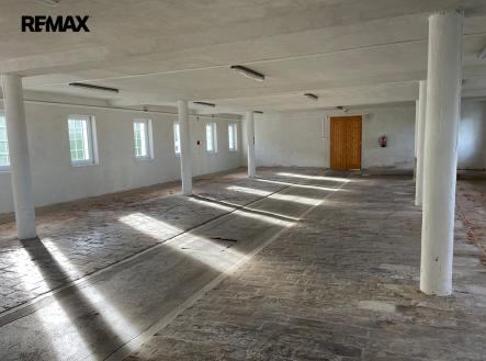 3-foto-hala.jpg | Pronájem - skladovací prostor, 182 m²