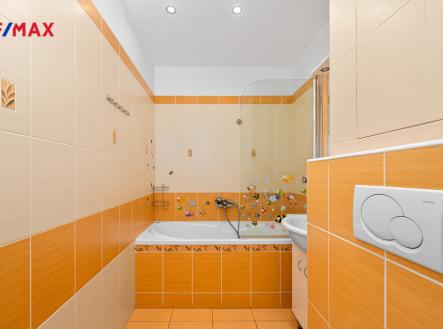 koupelna s WC | Prodej bytu, 2+1, 65 m²