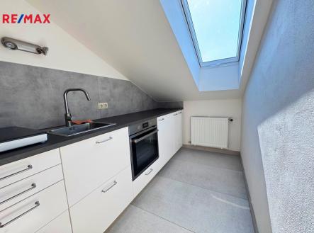 kuchyne-podkrovi-2.jpeg | Pronájem bytu, 2+1, 68 m²