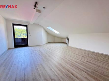 podkrovi-obyvak-1.jpeg | Pronájem bytu, 2+1, 72 m²