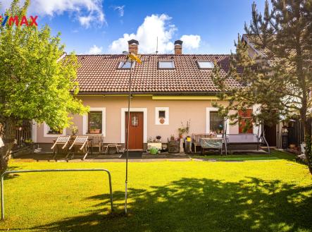 Ze zahrady | Prodej - dům/vila, 200 m²