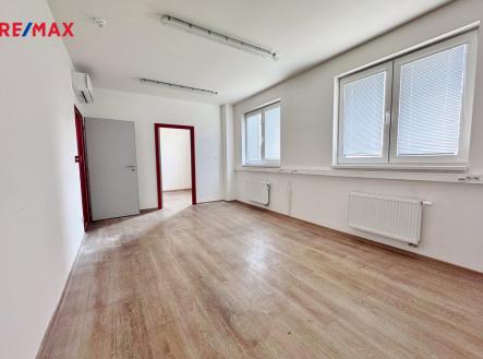 img-20250623-wa0018-1.jpg | Pronájem - skladovací prostor, 2 416 m²