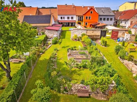 Dům a zahrada | Prodej - dům/vila, 267 m²