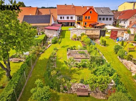 Dům a zahrada | Prodej - dům/vila, 267 m²