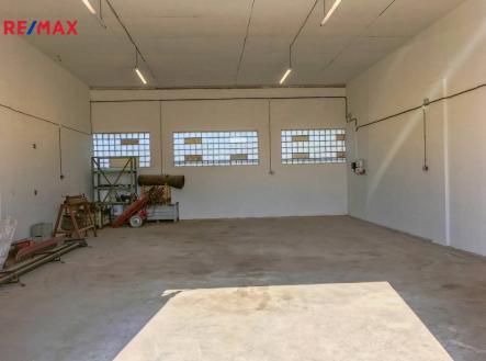 hala | Pronájem - skladovací prostor, 100 m²