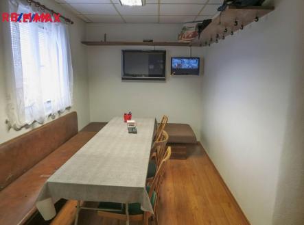 zázemí | Pronájem - skladovací prostor, 100 m²