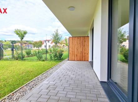 Terasa se zahradou | Pronájem bytu, 2+kk, 60 m²