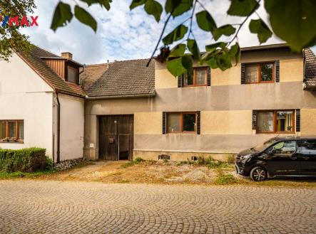 PŘED DOMEM | Prodej - dům/vila, 226 m²