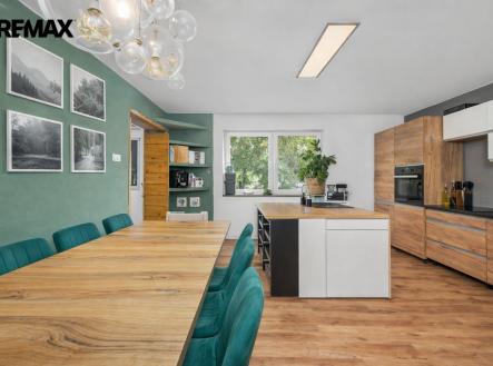 BYT 4+1 - KUCHYNĚ | Prodej - dům/vila, 226 m²