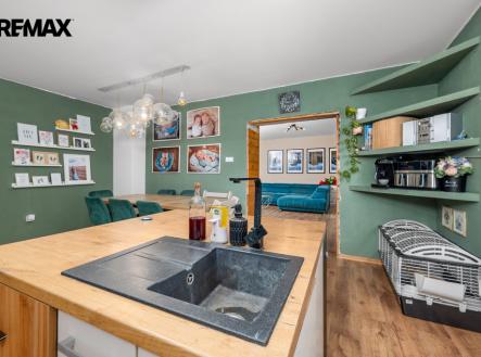 BYT 4+1 - KUCHYNĚ | Prodej - dům/vila, 226 m²