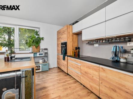 BYT 4+1 - KUCHYNĚ | Prodej - dům/vila, 226 m²