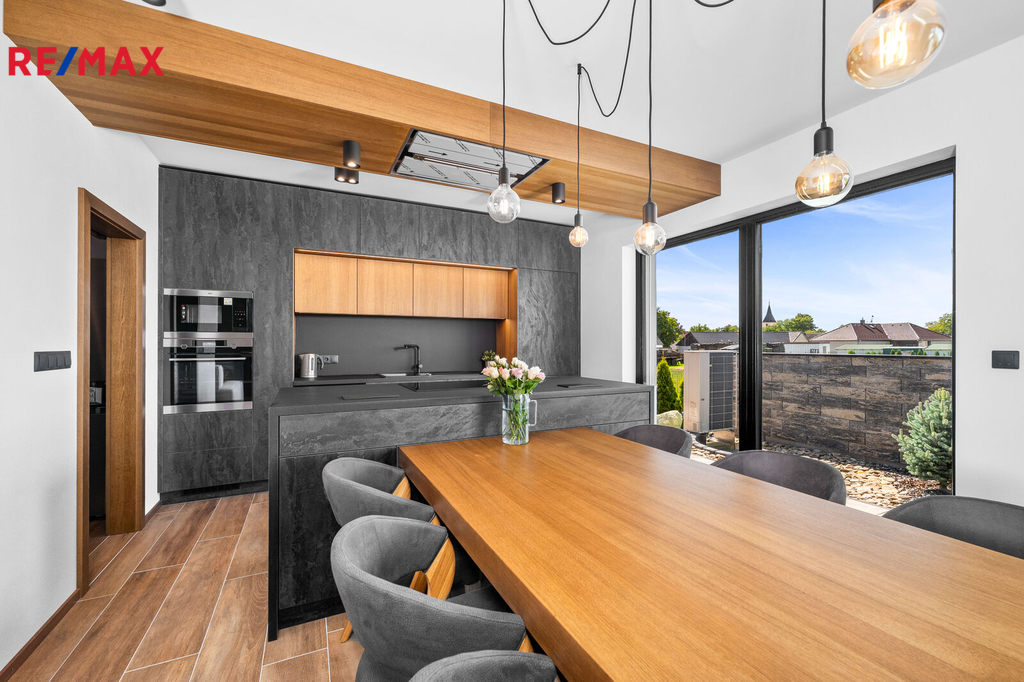 kuchyně s obývacím pokojem