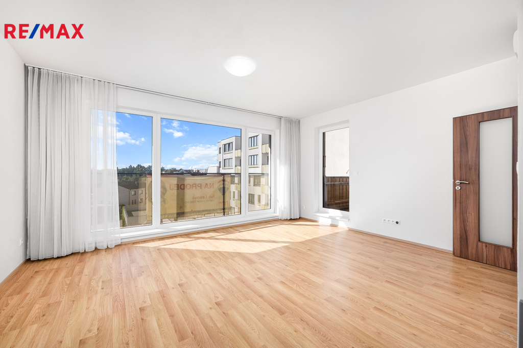 obývací pokoj s kuchyní