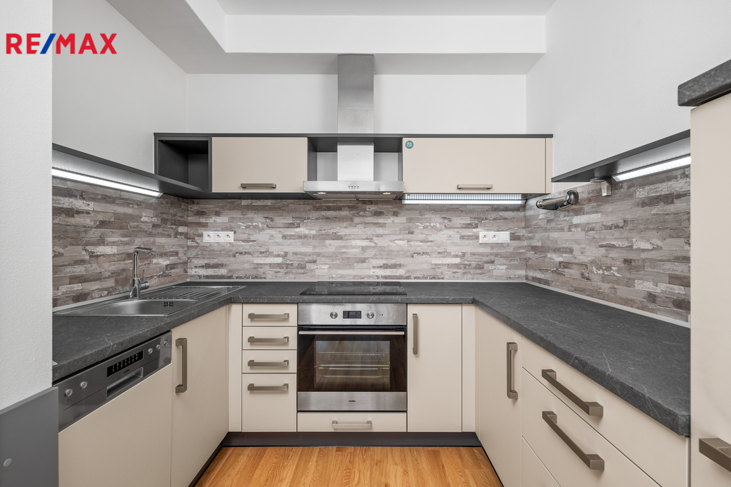 obývací pokoj s kuchyní