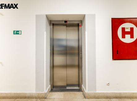 pana8705-hdr.jpg | Pronájem - kanceláře, 52 m²