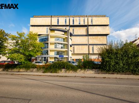 pana9083-hdr.jpg | Pronájem - kanceláře, 66 m²