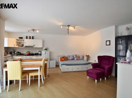 KOJ S KUCHYŇSKÝM KOUTEM | Pronájem bytu, 3+kk, 90 m²