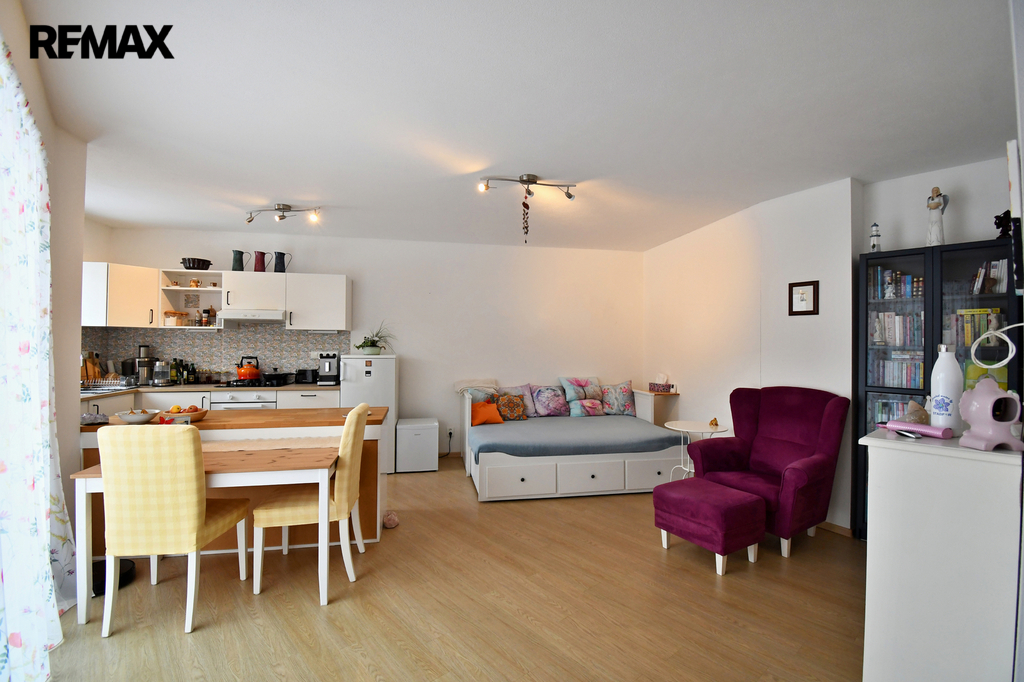 KOJ S KUCHYŇSKÝM KOUTEM