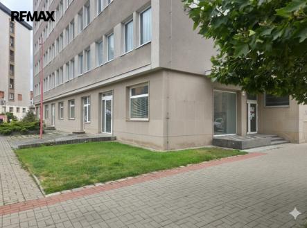 puvod.png | Pronájem - obchodní prostor, 252 m²