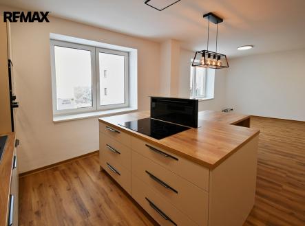 OBÝVACÍ POKOJ S KUCHYNÍ | Pronájem bytu, 2+kk, 60 m²