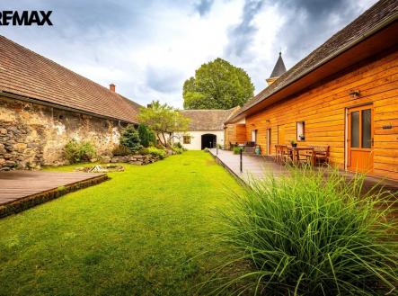 paracov-foto-01.jpg | Prodej - dům/vila, 363 m²