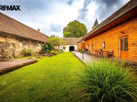 paracov-foto-01.jpg | Prodej - dům/vila, 363 m²