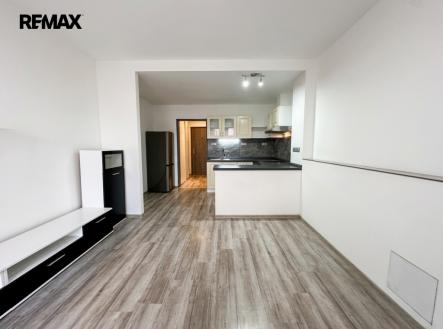 Obývací pokoj s kuchyňským koutem | Pronájem bytu, 1+kk, 27 m²