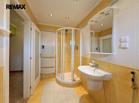 koupelna s wc | Pronájem bytu, 2+1, 75 m²