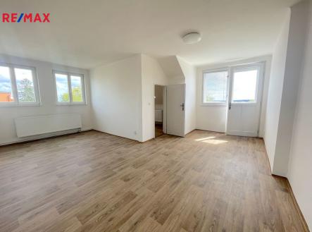 větší pokoj I | Pronájem bytu, 2+1, 80 m²