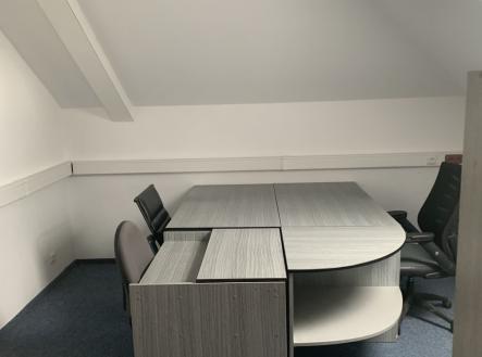 kancelář je vybavena nábytkem | Pronájem - kanceláře, 14 m²