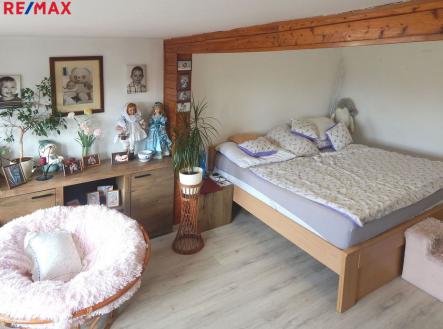 Pokoj v patře 1 | Prodej - dům/vila, 140 m²