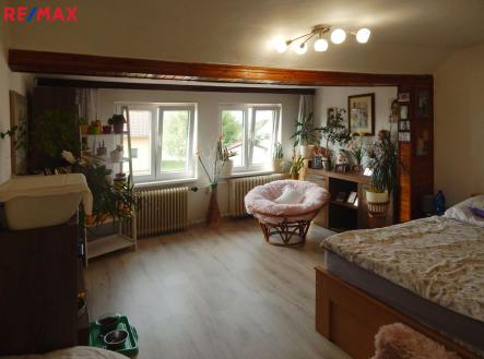 Pokoj v patře 2 | Prodej - dům/vila, 140 m²