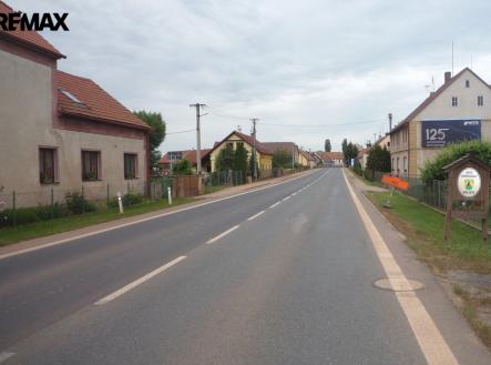 Pozemek se nachází vpravo před obcí | Prodej - pozemek pro bydlení, 985 m²
