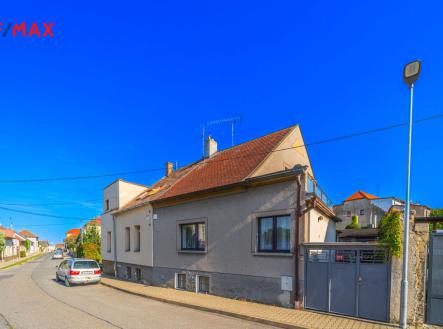 pohled na dům z ulice | Prodej - dům/vila, 89 m²