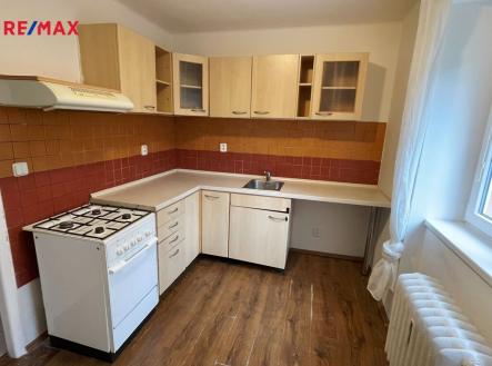 pohled na dům z ulice | Pronájem bytu, 1+1, 32 m²