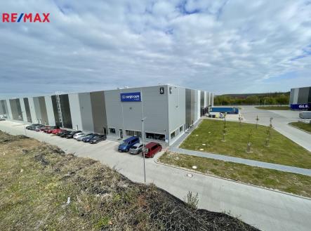 Celkový venkovní pohled na halu | Pronájem - skladovací prostor, 500 m²