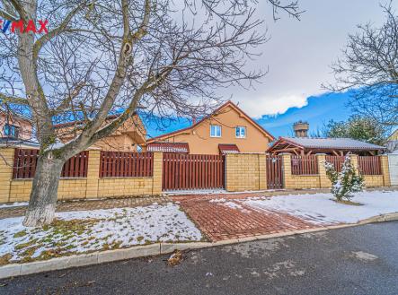 Přední pohled na dům | Prodej - dům/vila, 146 m²